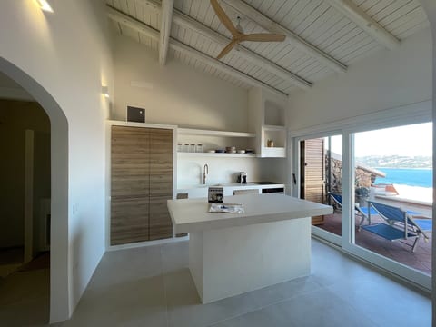 Punta Est - Quadri ANDROMEDA Spazio Family & Pool