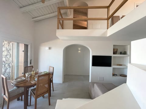 Punta Est - Quadri ANDROMEDA Spazio Family & Pool