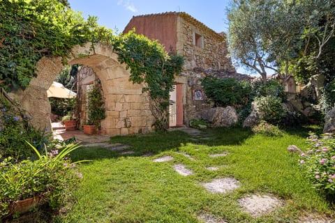 Cala di Volpe – Villa Siderea by Savin Couëlle
