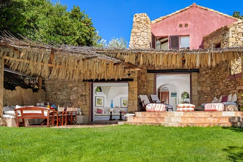 Cala di Volpe – Villa Siderea by Savin Couëlle