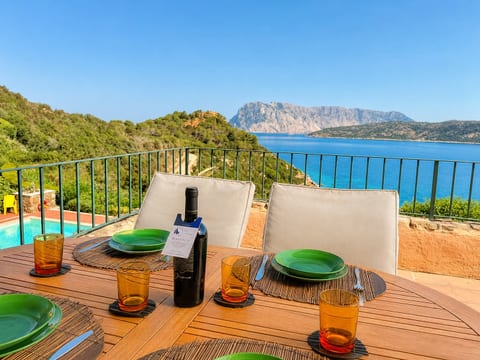 Punta Est – Trilo Corallo Piscina e Vista Mare