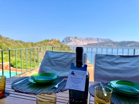 Punta Est – Trilo Corallo Piscina e Vista Mare