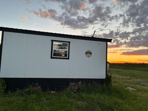 Tiny Home • Near Glacier