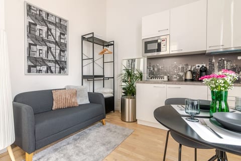 Quiet flat next to Wenceslas Square image 2