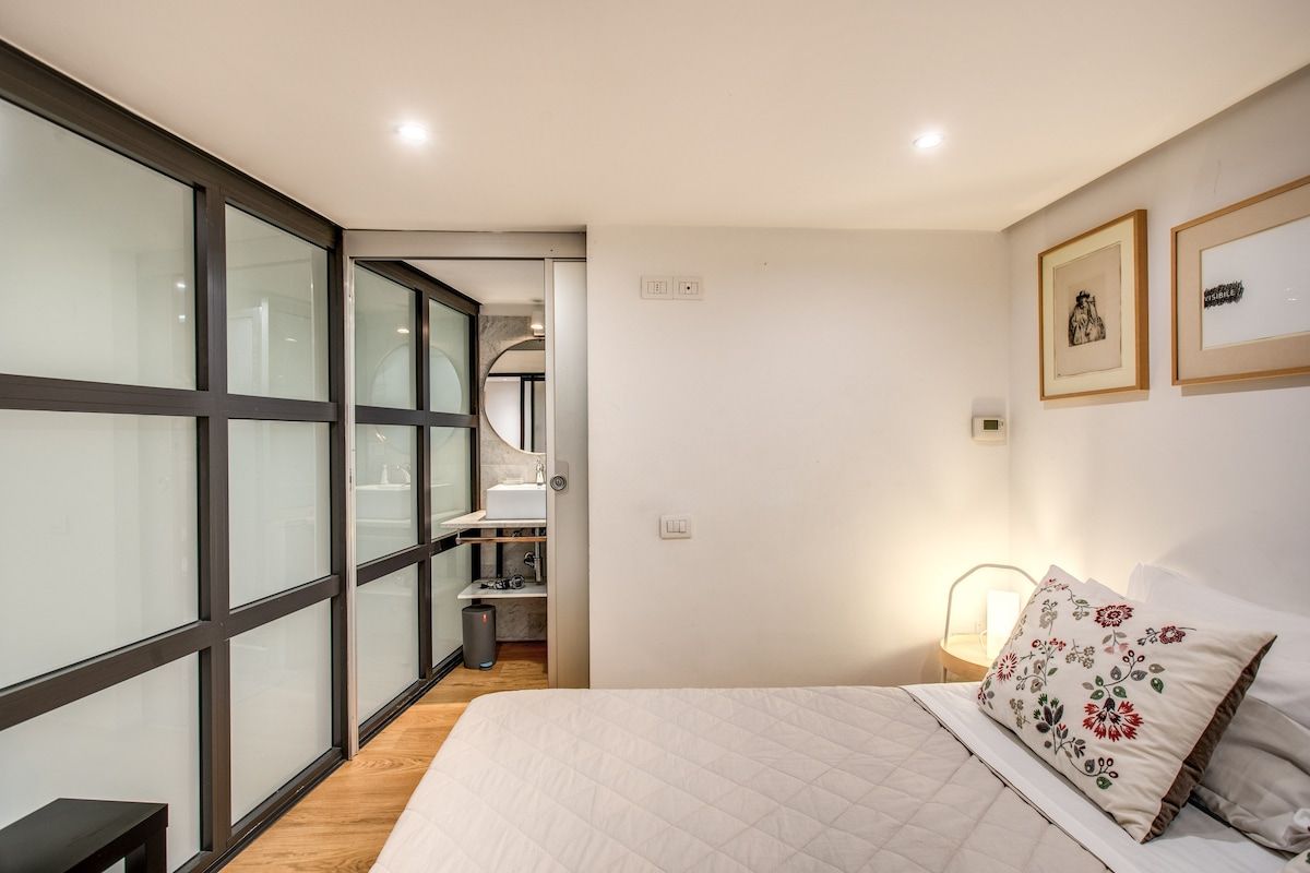 The bedroom n. 1 with the bathroom en suite