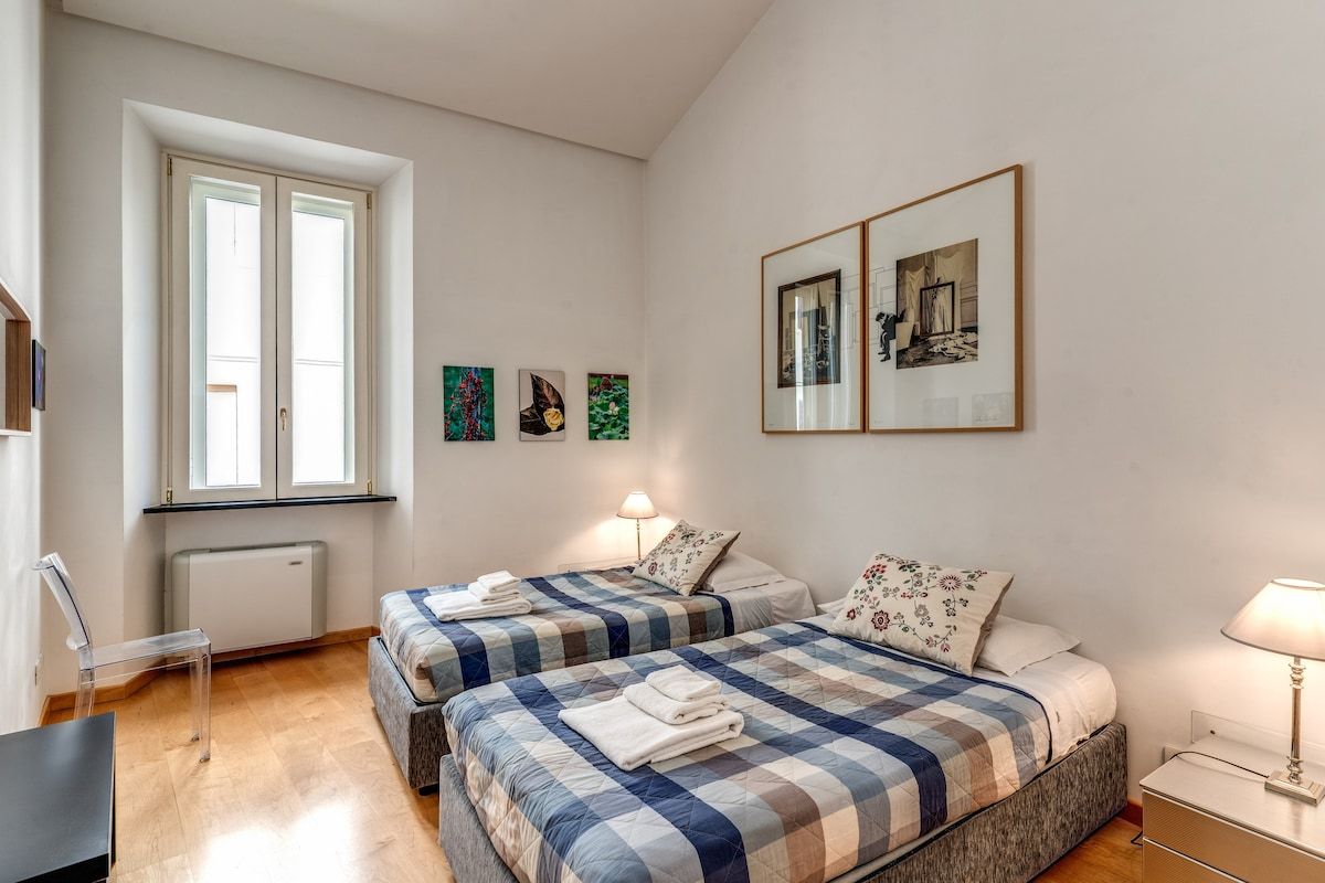 The bedroom n.2 with 2 single beds which can be pushed together to form a double bed