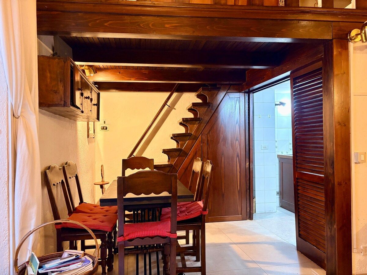 6-seater table. Staircase to the bedroom. Kitchen area entrance