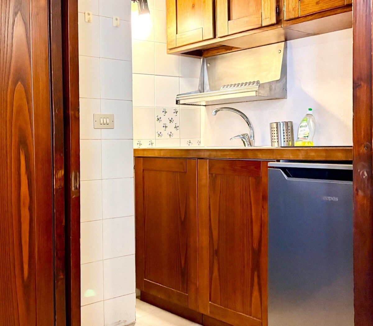 Fully equipped kitchen with refrigerator, induction stove, coffee machine, blender, toaster, etc.