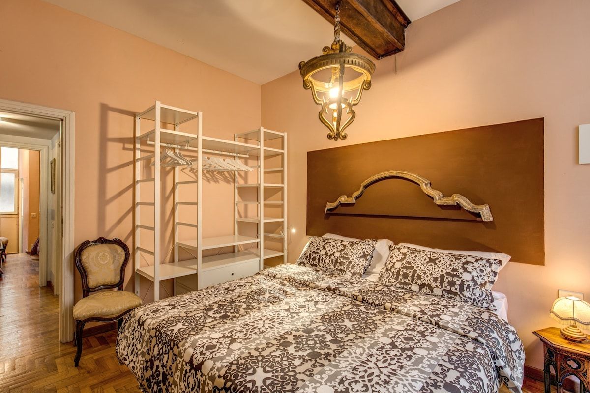 Bedroom no. 1 with KING SIZE mattress