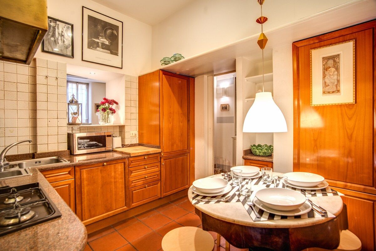 fully equipped kitchen with dish washer, microwave, oven, stove, toaster and plates, glasses, cutlery .......etc etc
