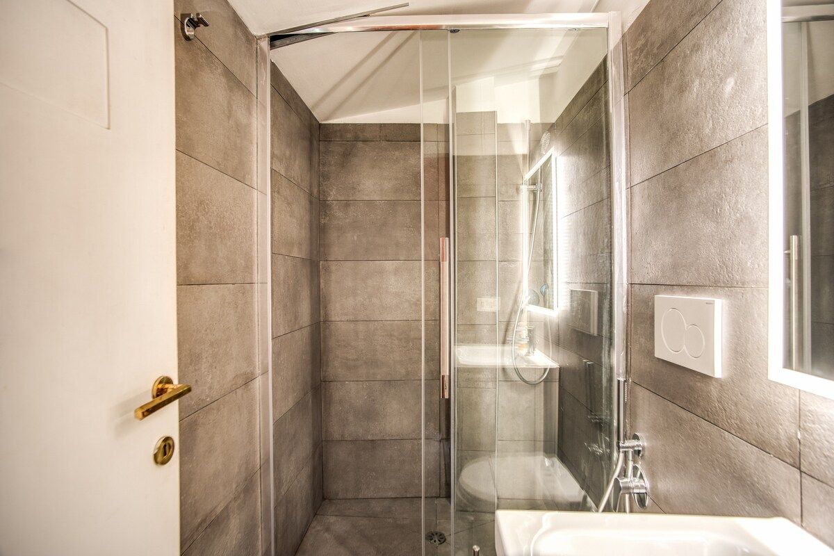 Full bathroom in bedroom n. 2 ensuite