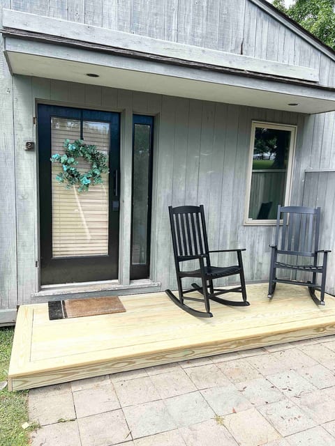 New (July 2023) front porch!