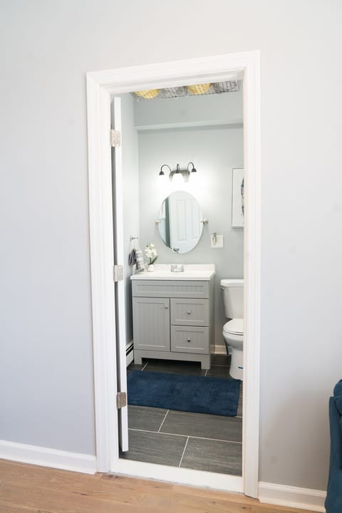 Cozy & Quiet. Lovely 2 Bedroom Unit in Newark. image 4