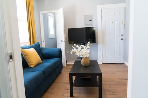 Cozy & Quiet. Lovely 2 Bedroom Unit in Newark. image 5