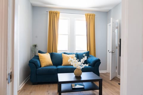 Cozy & Quiet. Lovely 2 Bedroom Unit in Newark. image 1