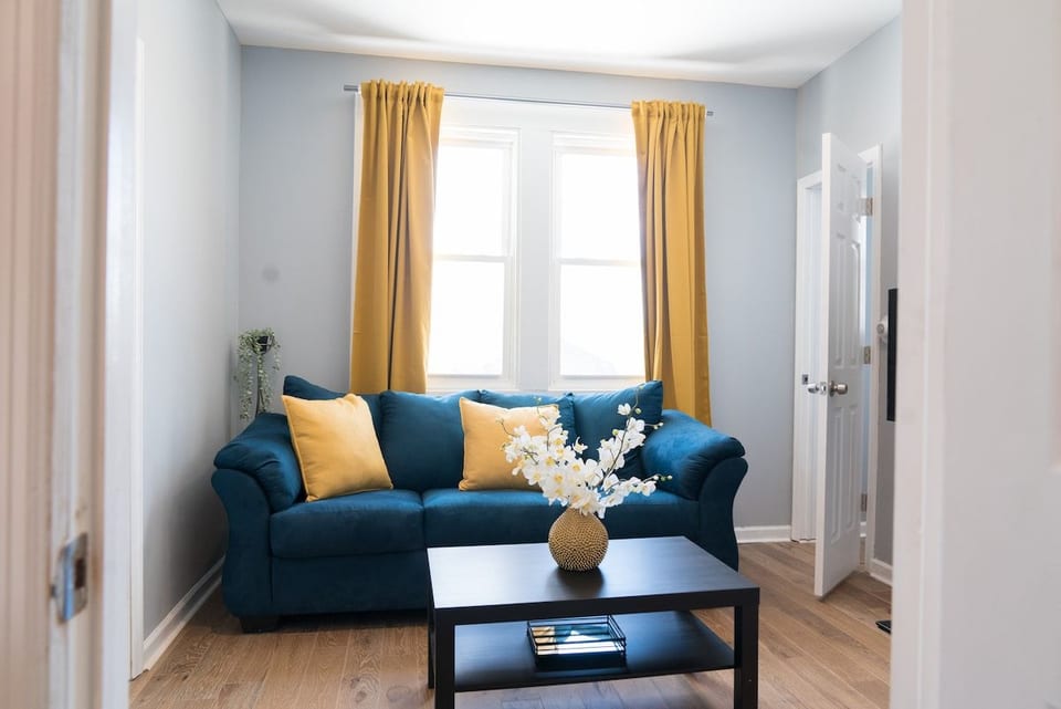 Cozy & Quiet. Lovely 2 Bedroom Unit in Newark. image 1