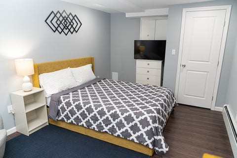 Cozy & Quiet 1-B - Studio Unit-Lower Ground Flr image 1