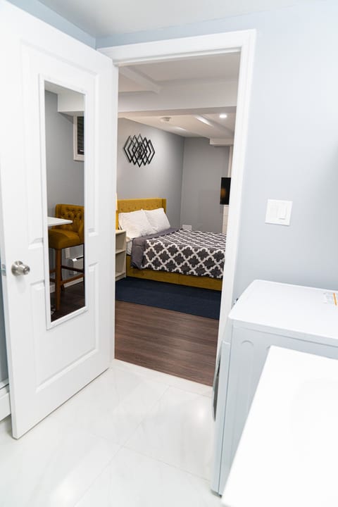 Cozy & Quiet 1-B - Studio Unit-Lower Ground Flr image 4