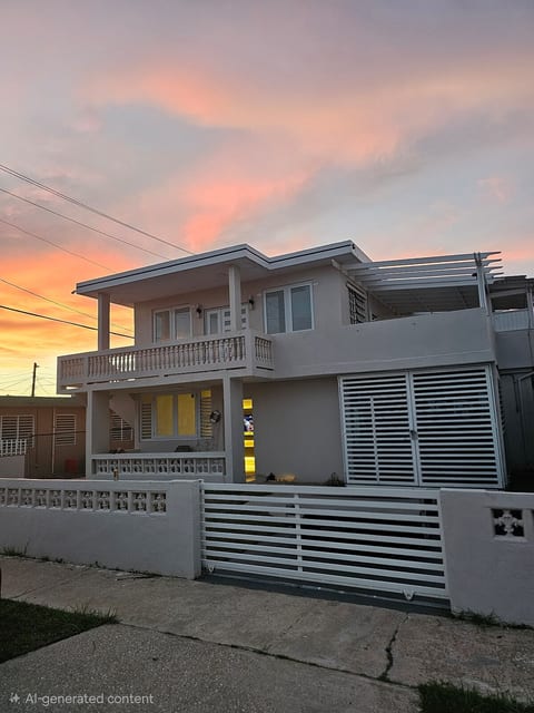 Puerto Nuevo 3 bd Vega Baja Beach King bed Grill