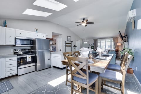 Kitchen | Cooking Basics | Coffee Maker | Paper Towels/Trash Bags Provided