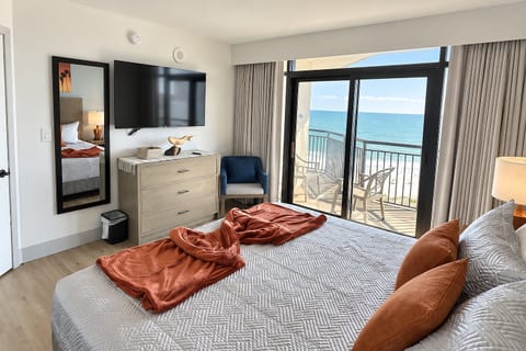 Updated Family Condo with Pools & Arcade