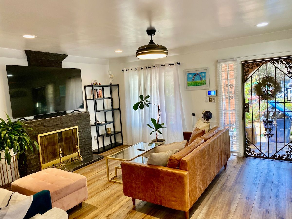 1br+den 1bath, private LA home