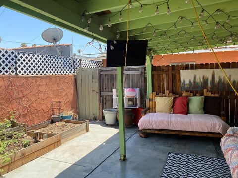 1br+den 1bath, private LA home image 4