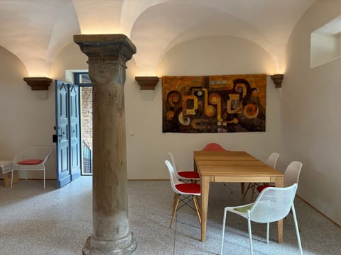 Cross Vault with dining table
