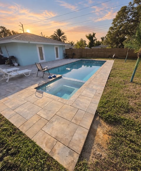 Heated pool & spa