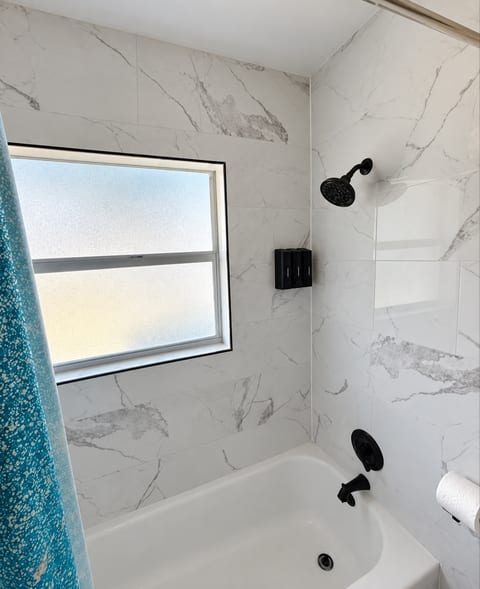Bathroom 1 bath/shower