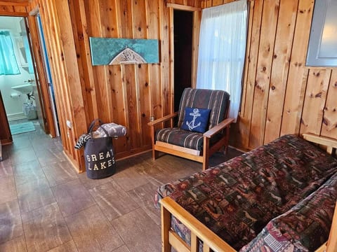 Surfside Cottage — Lake Views, Steps to the Beach