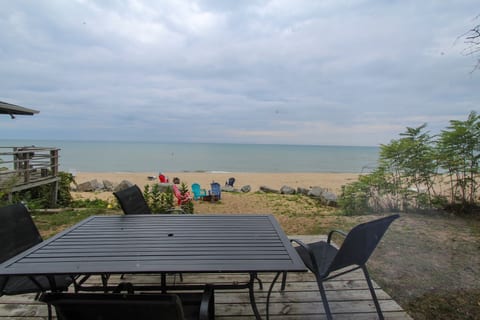 Surfside Cottage — Lake Views, Steps to the Beach