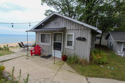 Surfside Cottage — Lake Views, Steps to the Beach
