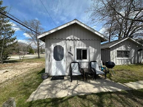Beachcomber Cottage — A Cozy Lake Huron Hideaway