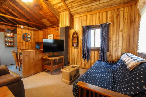 Beachcomber Cottage — A Cozy Lake Huron Hideaway