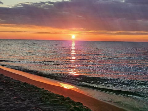 Beachcomber Cottage — A Cozy Lake Huron Hideaway