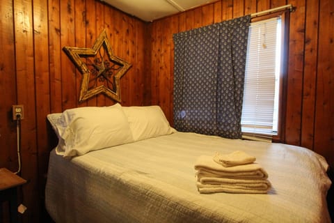Pet-Friendly 2BR Cottage, Private Lake Huron Beach