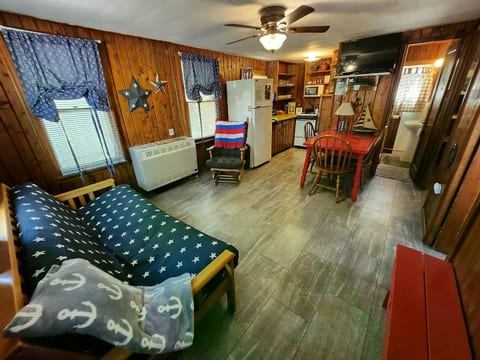Pet-Friendly 2BR Cottage, Private Lake Huron Beach