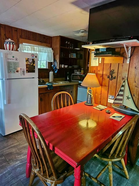 Pet-Friendly 2BR Cottage, Private Lake Huron Beach