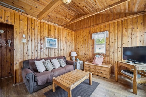 Cozy Lake Huron Cottage Retreat