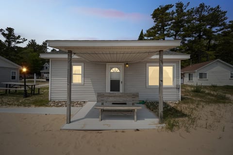 Cozy Lake Huron Cottage Retreat