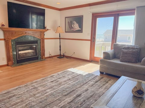 Remodeled 4BR Cottage on Lake Huron