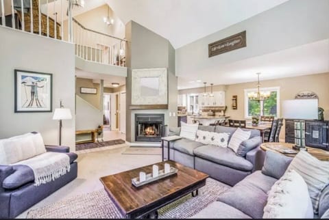 Ski & Golf Crystal Mtn | 5BR Hot Tub, Sleeps 13