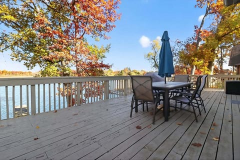 Grass Lake Retreat w/ Dock