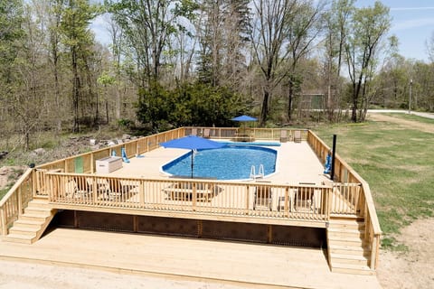 Just In! New Heated Pool! **Additional fees apply **