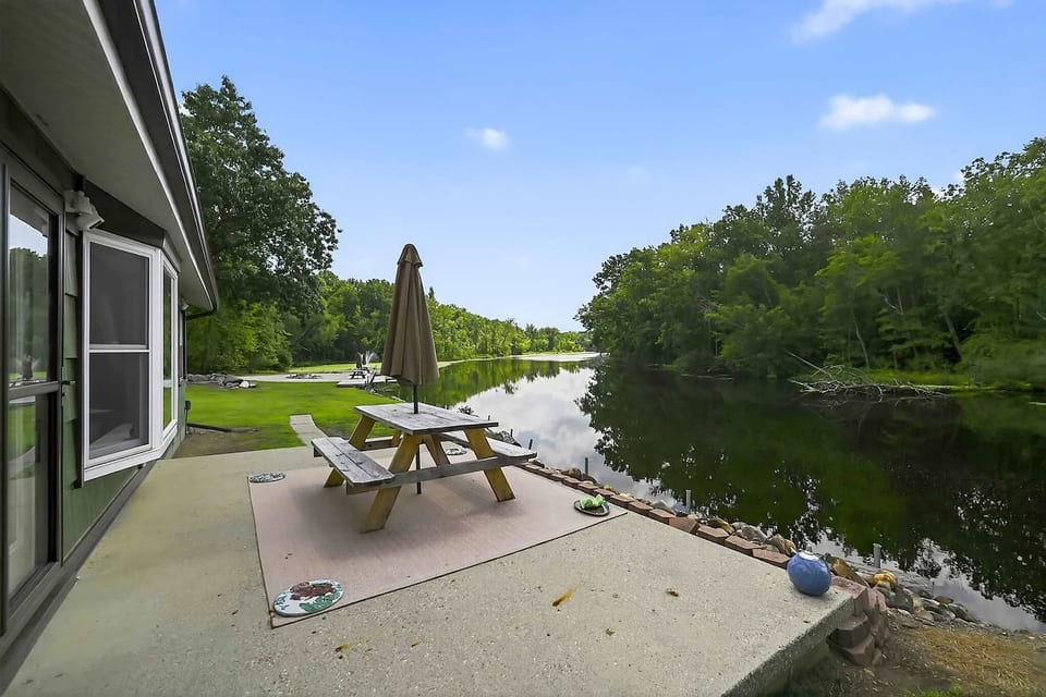 The Grand Riverhouse - Eaton Rapids