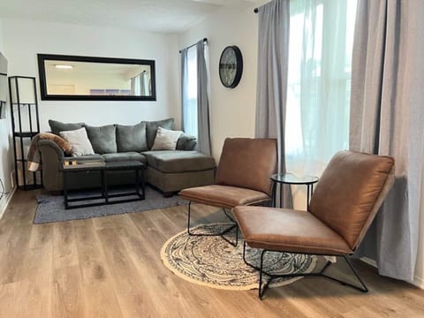 Modern & Renovated 3BD/1BA Home | Quiet & Cozy