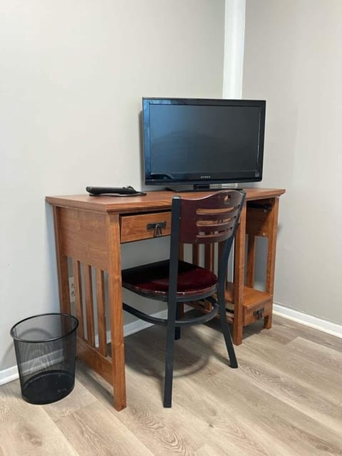 Modern & Renovated 3BD/1BA Home | Quiet & Cozy