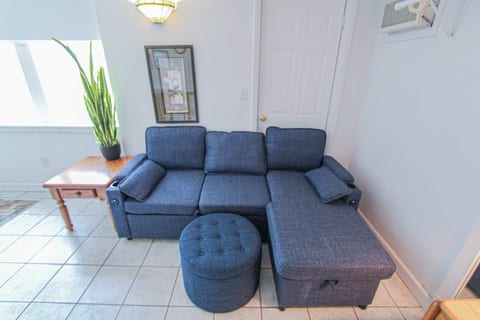 Cozy Studio Steps to Lake huron