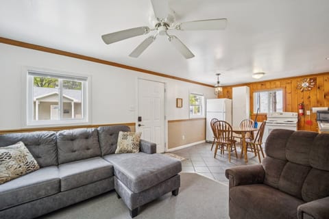 Cozy Lake Huron Cottage + Beach Access